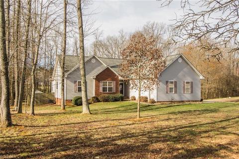 564 Saddlebred Loop, Stokesdale, NC 27357 photo 2
