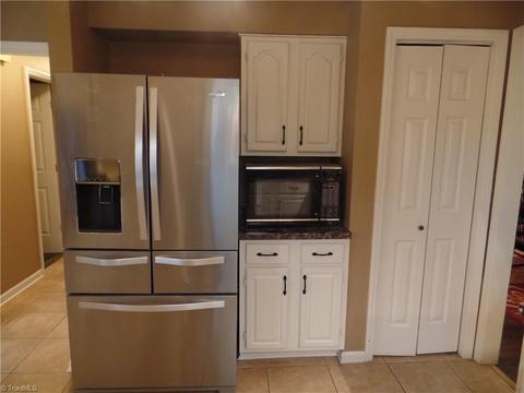 2002 La Dora Dr, High Point, NC 27265 photo 8