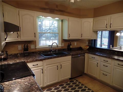 2002 La Dora Dr, High Point, NC 27265 photo 7