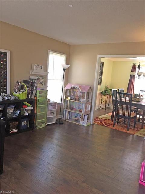 2002 La Dora Dr, High Point, NC 27265 photo 4