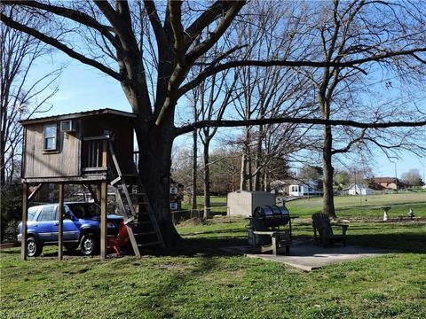 408 E Devon Dr, Mount Airy, NC 27030 photo 9