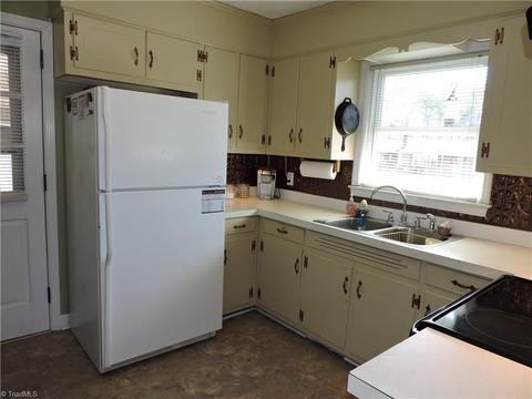 408 E Devon Dr, Mount Airy, NC 27030 photo 16