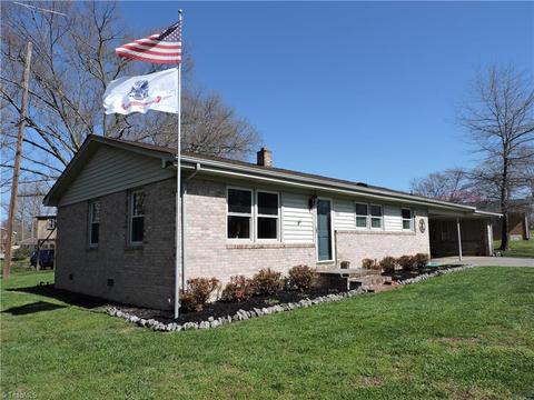 408 E Devon Dr, Mount Airy, NC 27030 photo 1