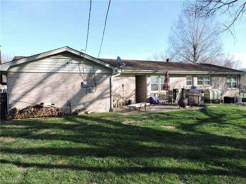 408 E Devon Dr, Mount Airy, NC 27030 photo 8