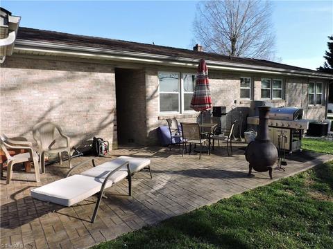 408 E Devon Dr, Mount Airy, NC 27030 photo 7