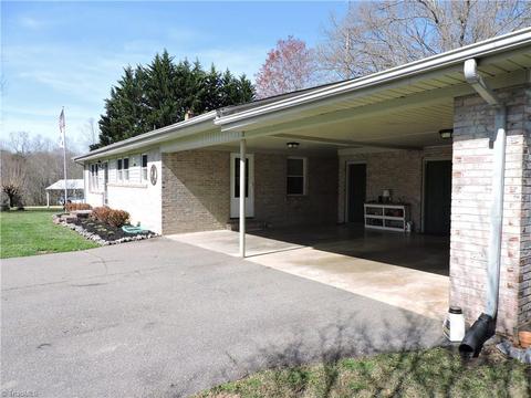 408 E Devon Dr, Mount Airy, NC 27030 photo 5