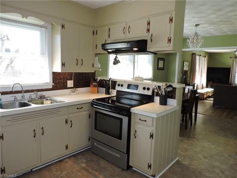 408 E Devon Dr, Mount Airy, NC 27030 photo 15