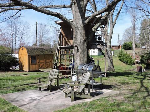 408 E Devon Dr, Mount Airy, NC 27030 photo 10