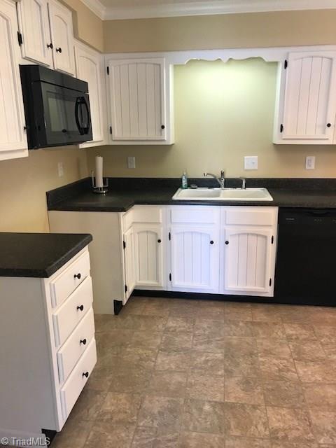 3604 Stonehurst Pl, High Point, NC 27265 photo 5