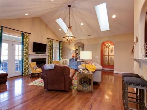 678 Nikyle Cir, High Point, NC 27265 photo 4
