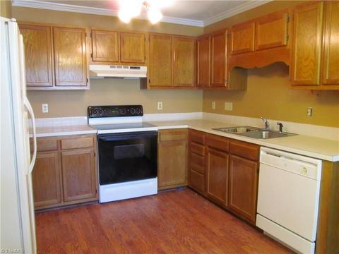 3130 Windchase Ct, High Point, NC 27265 photo 2