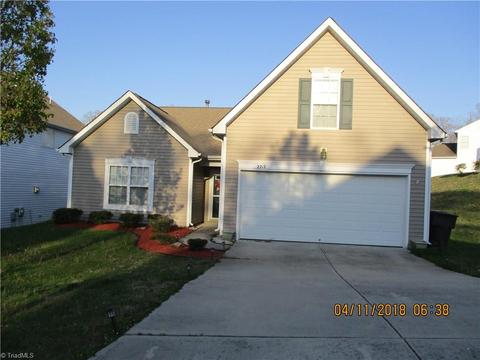 2212 Rindle Dr, High Point, NC 27262 photo 2