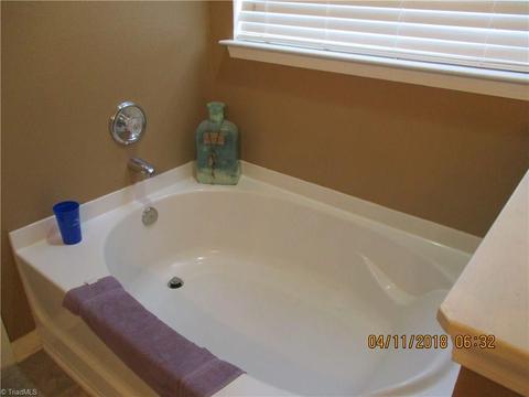 2212 Rindle Dr, High Point, NC 27262 photo 5