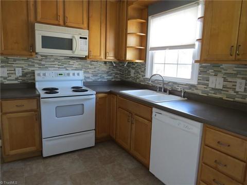 7701 Summitridge Dr, Browns Summit, NC 27214 photo 3
