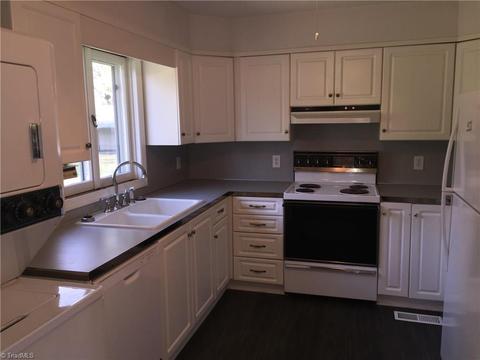 1500 Pinehurst Dr, High Point, NC 27262 photo 10