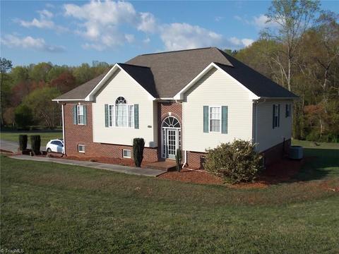 201 Saddle Brook Dr, Dobson, NC 27017 photo 2