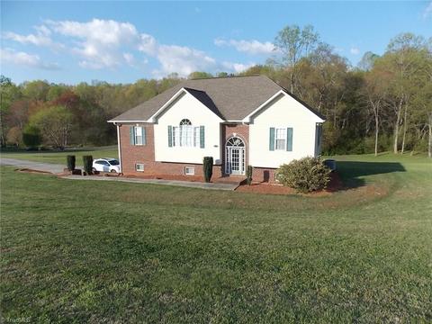 201 Saddle Brook Dr, Dobson, NC 27017 photo 1