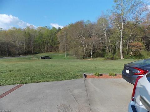 201 Saddle Brook Dr, Dobson, NC 27017 photo 3