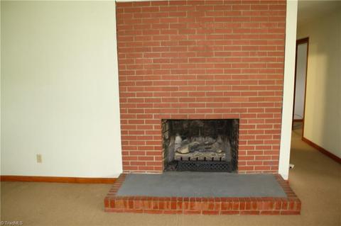 498 James Ct, High Point, NC 27265 photo 4