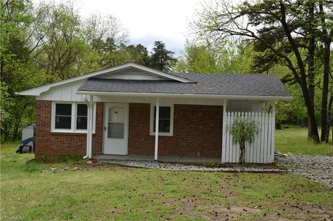 416 Moffitt Dr, High Point, NC 27262 photo 1