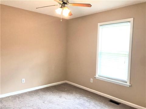 519 Warbler Ct, High Point, NC 27262 photo 11
