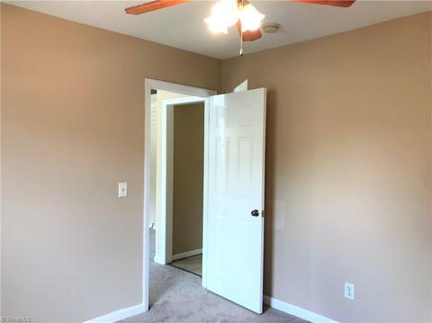 519 Warbler Ct, High Point, NC 27262 photo 9