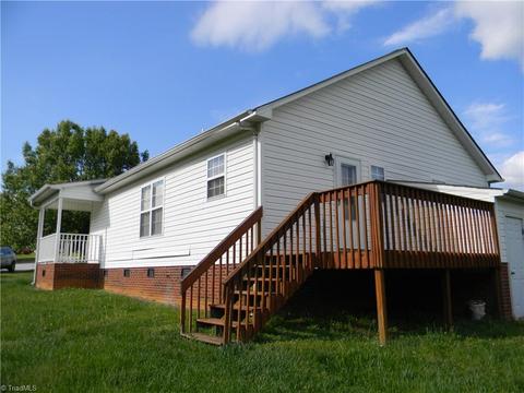 825 Central Ct, High Point, NC 27260 photo 2