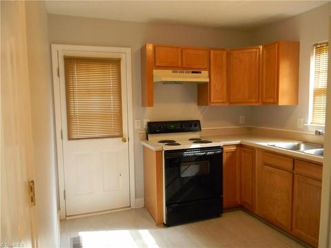 825 Central Ct, High Point, NC 27260 photo 6