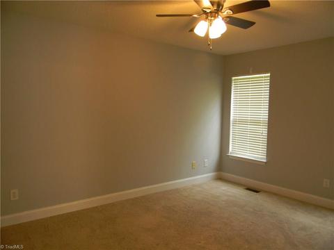 825 Central Ct, High Point, NC 27260 photo 8