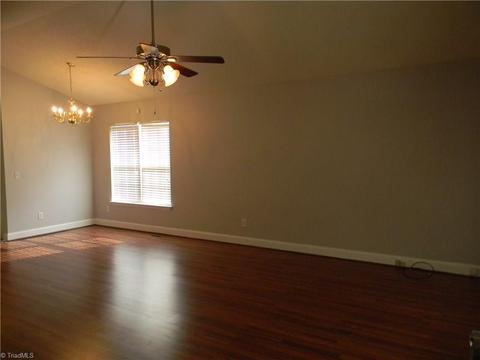 825 Central Ct, High Point, NC 27260 photo 5