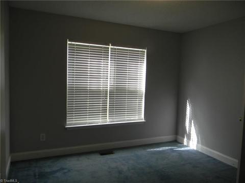 825 Central Ct, High Point, NC 27260 photo 10