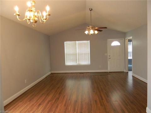 825 Central Ct, High Point, NC 27260 photo 3