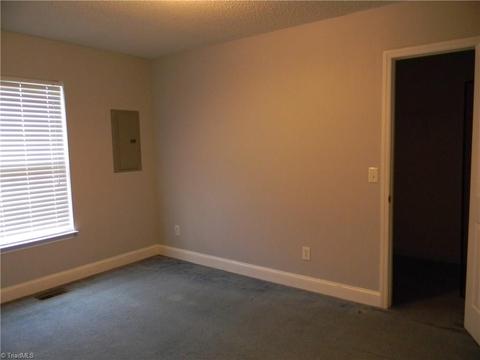 825 Central Ct, High Point, NC 27260 photo 11