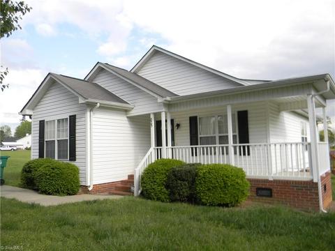825 Central Ct, High Point, NC 27260 photo 1