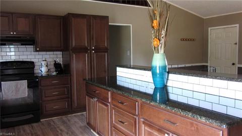 284 Countryside Rd, Harmony, NC 28634 photo 3