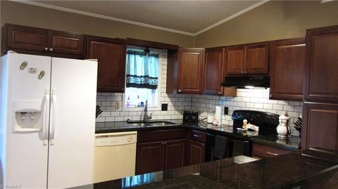 284 Countryside Rd, Harmony, NC 28634 photo 4
