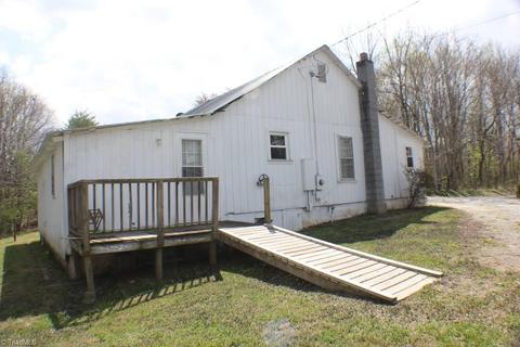 194 Easter Rd, Mount Airy, NC 27030 photo 2