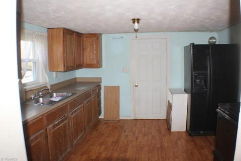 194 Easter Rd, Mount Airy, NC 27030 photo 7