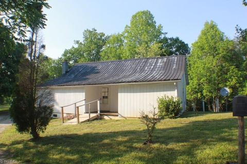194 Easter Rd, Mount Airy, NC 27030 photo 1