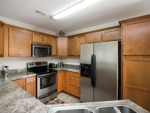 2032 Cliffvale Ct, High Point, NC 27262 photo 4