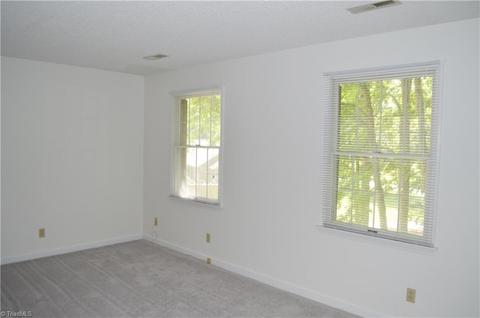 1201 Arrowhead Ct, High Point, NC 27265 photo 4