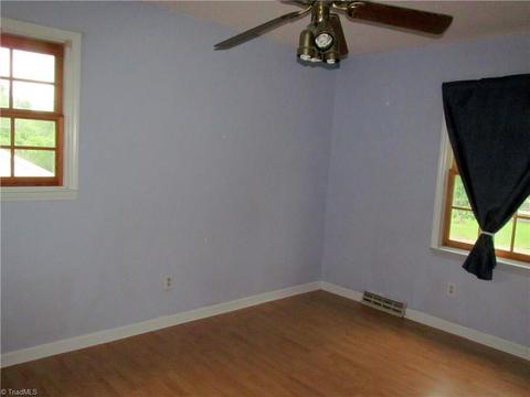 3603 Stonehurst Pl, High Point, NC 27265 photo 9