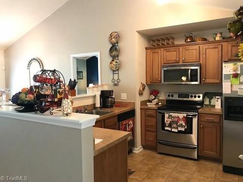 2487 Ingleside Dr, High Point, NC 27265 photo 4