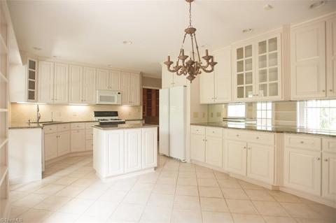 942 Nottingham Rd, High Point, NC 27262 photo 10