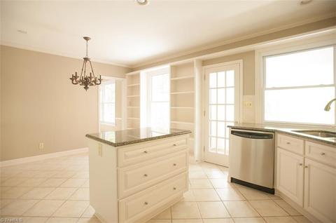 942 Nottingham Rd, High Point, NC 27262 photo 8