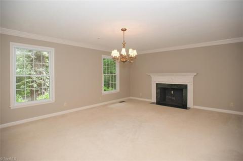942 Nottingham Rd, High Point, NC 27262 photo 4