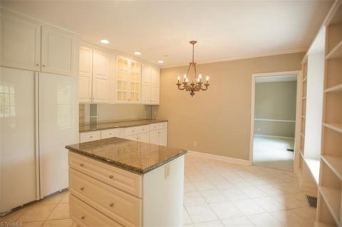 942 Nottingham Rd, High Point, NC 27262 photo 9