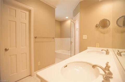 942 Nottingham Rd, High Point, NC 27262 photo 14