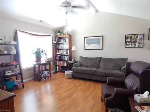 101 Calloway Ct, King, NC 27021 photo 2