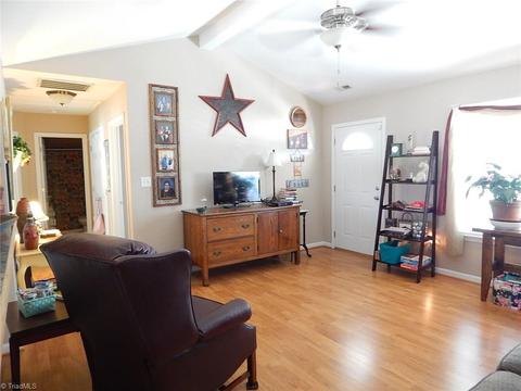101 Calloway Ct, King, NC 27021 photo 3